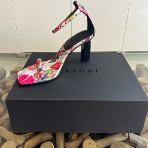 NATORI Natural Floral Silky Fabric & Leather Sandals